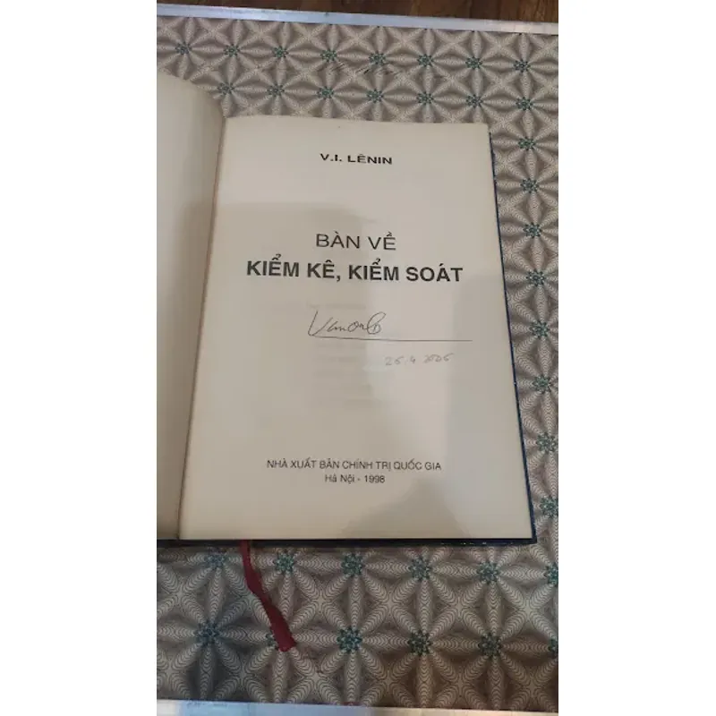 Bàn về kiểm kê kiểm soát (bìa cứng cũ, có chữ ký) 647666