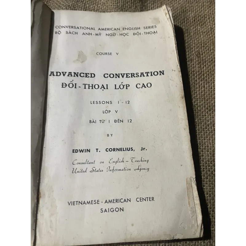 Anh ngữ, đối thoại lớp cao, sách in trước 1975 590209