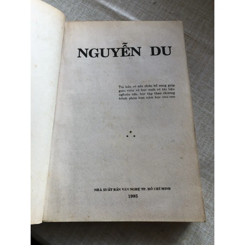 Phê bình-bình luận văn học Nguyễn Du 971171