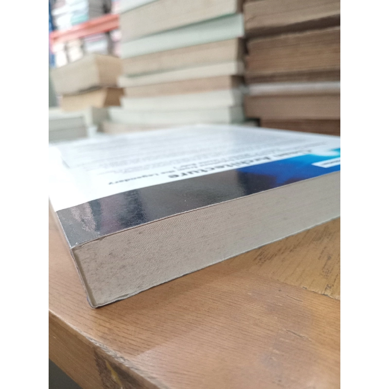 Clean Architecture: A craftsman's guide to software structure and design - Robert C. Martin Series 998363