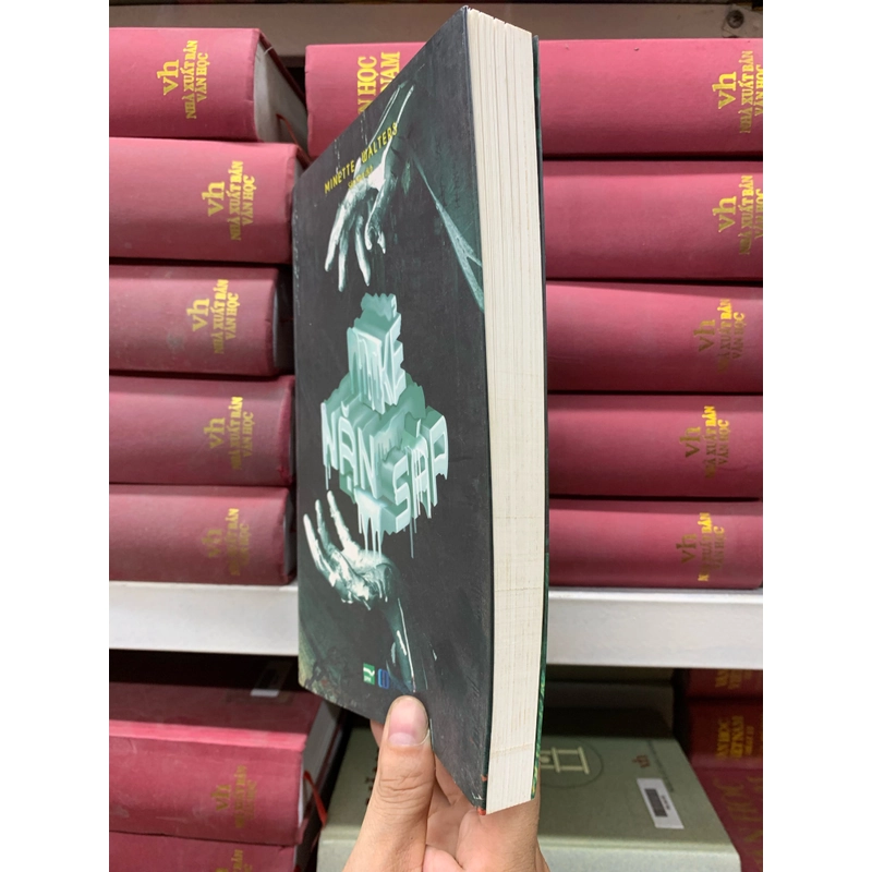 Kẻ nặn sáp - minette walters.  499919