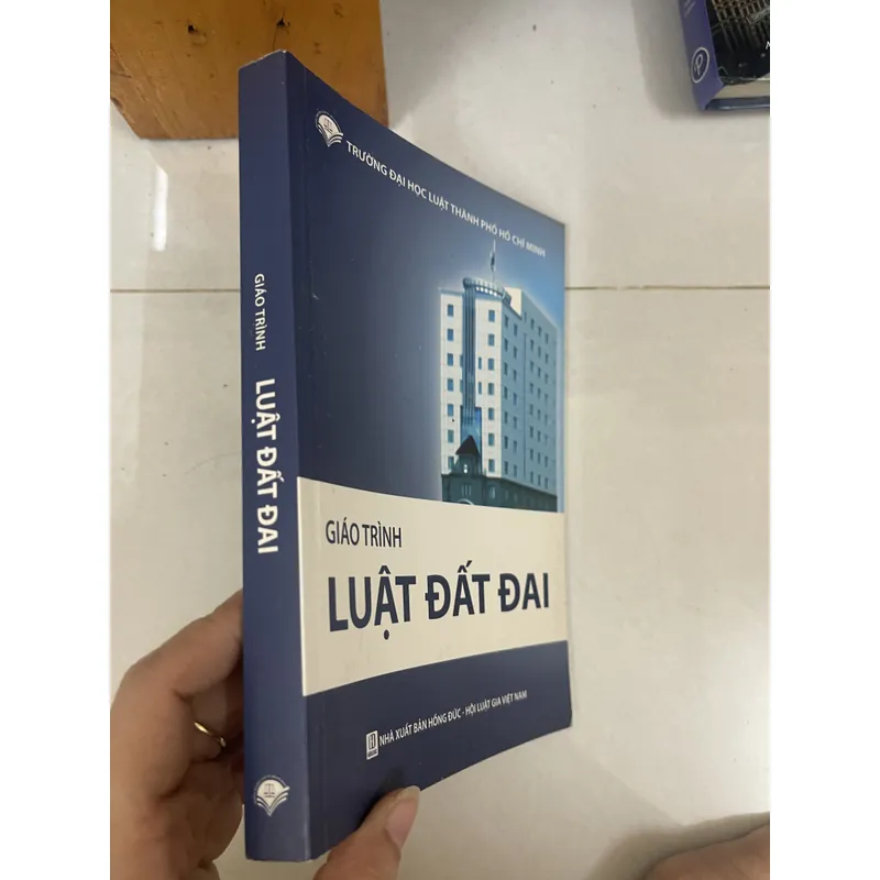 Luật đất đai  708014