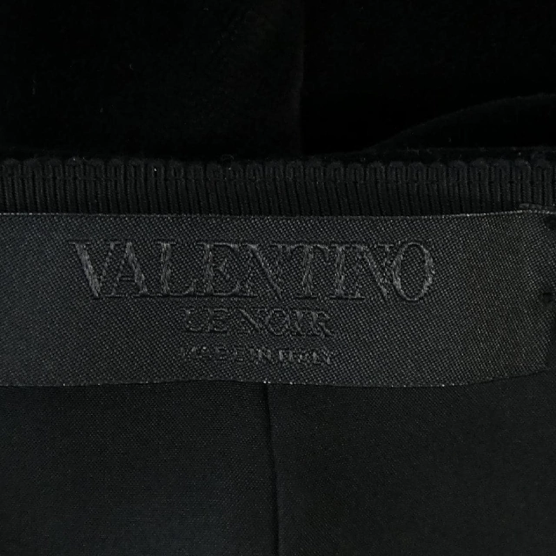 Quần short VALENTINO - Hàng hiệu Chính hãng 810781