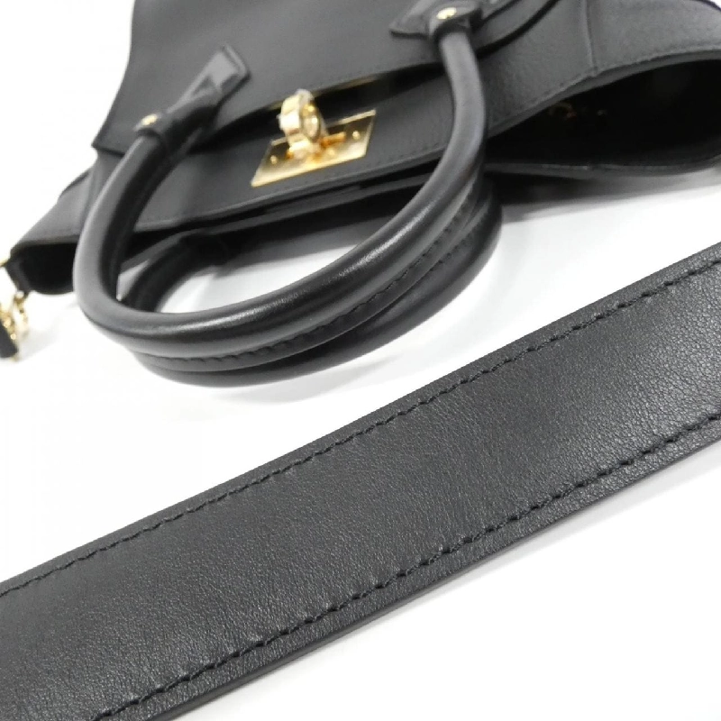 Túi Louis Vuitton On My Side PM M21546 619517