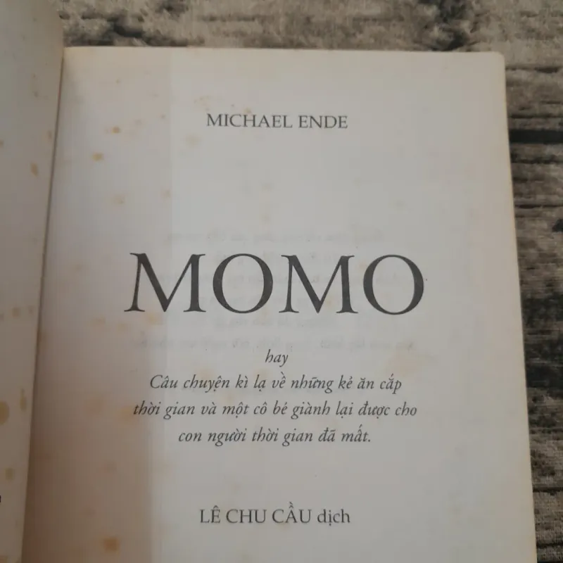 Tiểu thuyết MOMMO- Câu chuyện Cô bé giành lại thời gian. Tg Michael Ende 775925