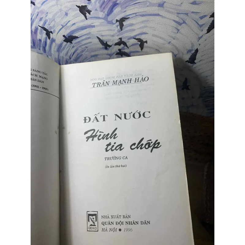 Đất Nước Hình Tia Chớp - Trần Mạnh Hảo 558421