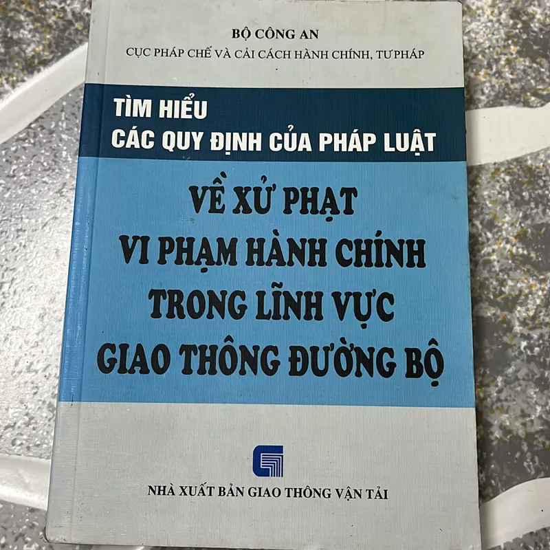 [luật- chính trị] Xử phạt vi phạm hành chính trong lĩnh vực giao thông đường bộ 713054