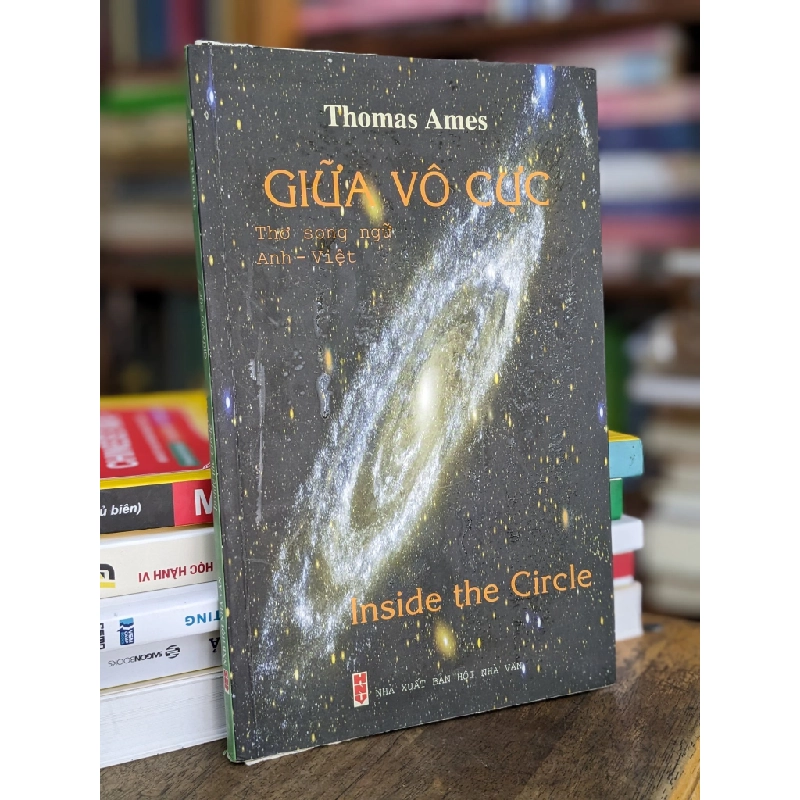 Giữa vô cực: Thơ song ngữ Anh Việt - Thomas Ames 450015