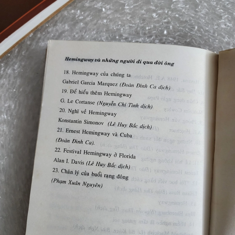 Hemingway và những người đi qua đời ông 454096