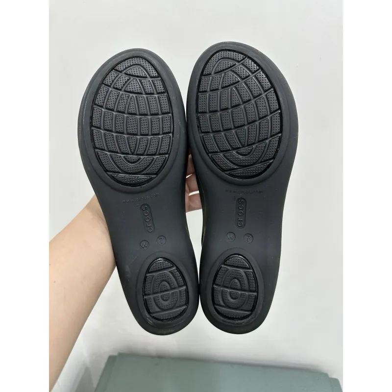 Giày crocs đế bằng size w7 tương đương size 38 15961