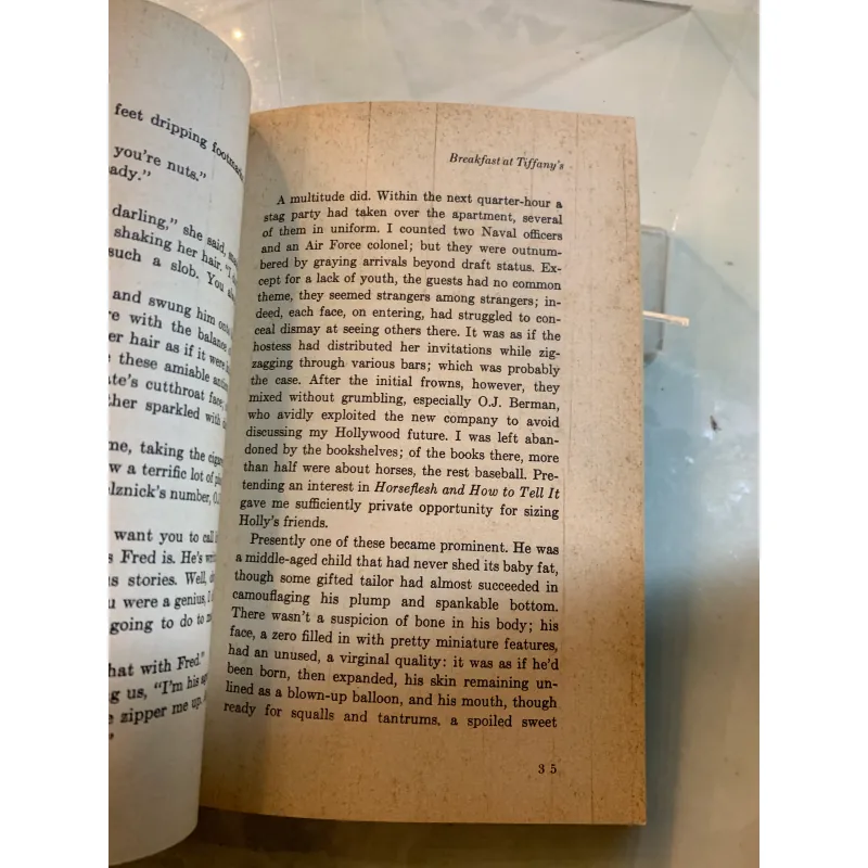 BREAKFAST AT TIFFANY'S (BỮA SÁNG Ở TIFFANY'S) - TRUMAN CAPOTE 961302