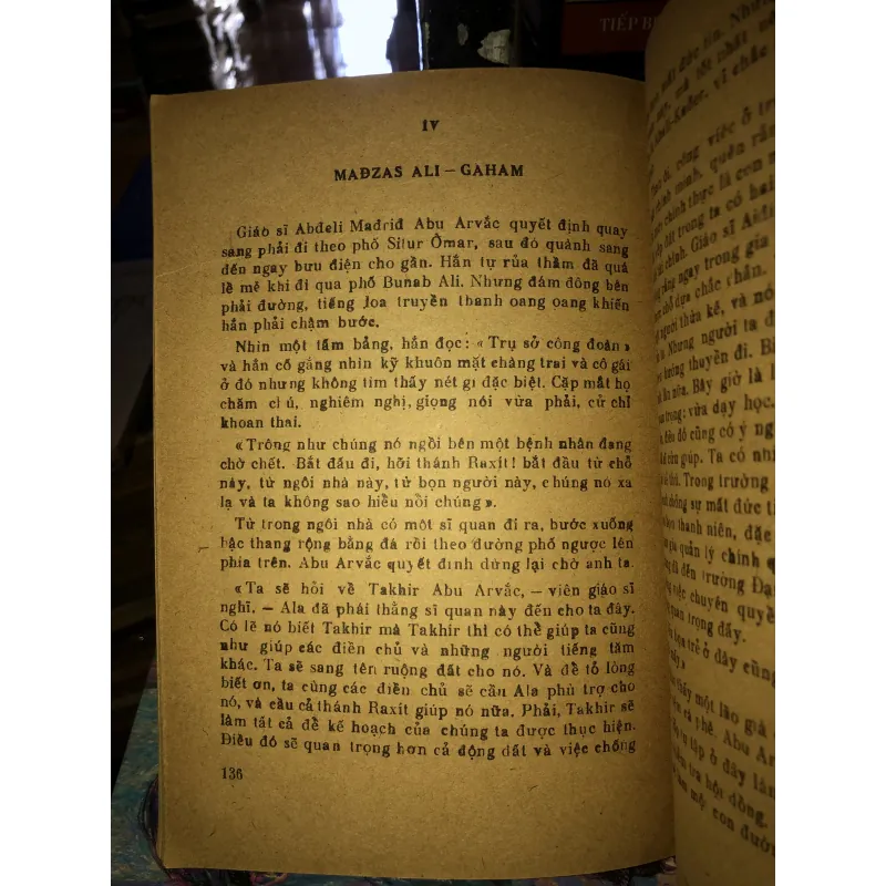 Trở lại Kônxtantina - A. T. Takhir Vattar 969781