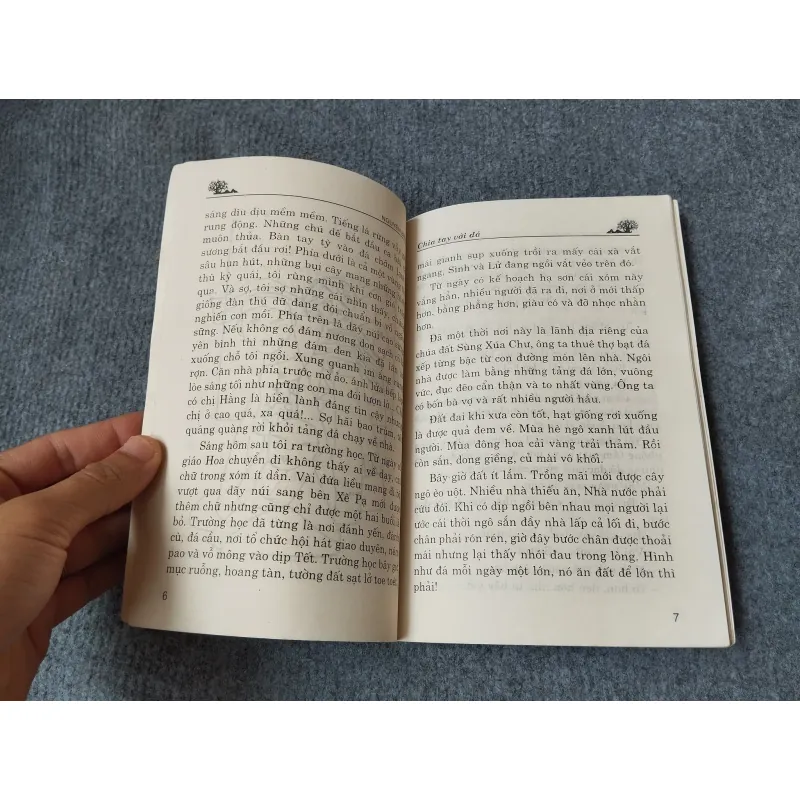 CHIA TAY VỚI ĐÁ 720716