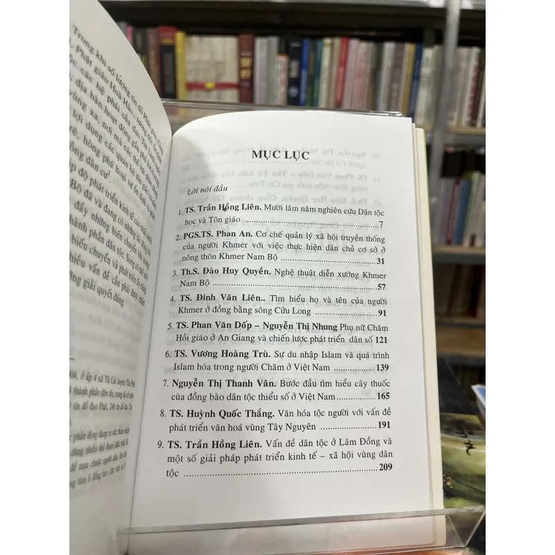 NAM BỘ DÂN TỘC VÀ TÔN GIÁO 702671