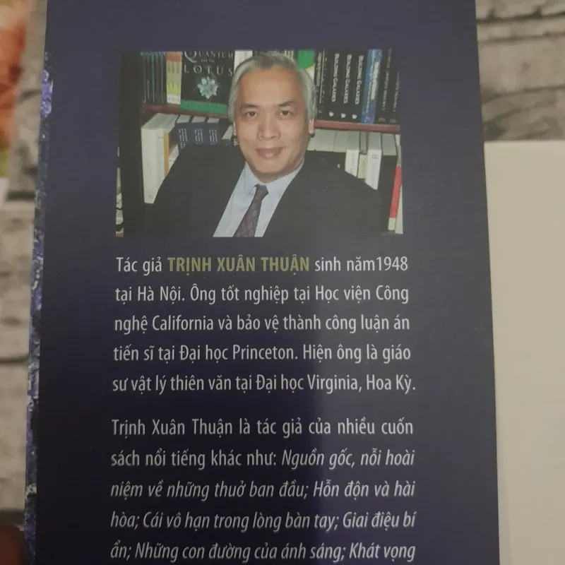 Những con đường của ánh sáng. Tập 1. Trịnh Xuân Thuận. Tái bản lần 5 674628