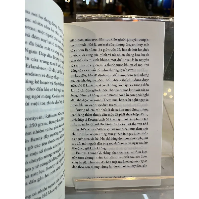 ÔNG TRĂM TUỔI TRÈO QUA CỬA SỔ VÀ BIẾN MẤT - JONAS JONASSON 750854