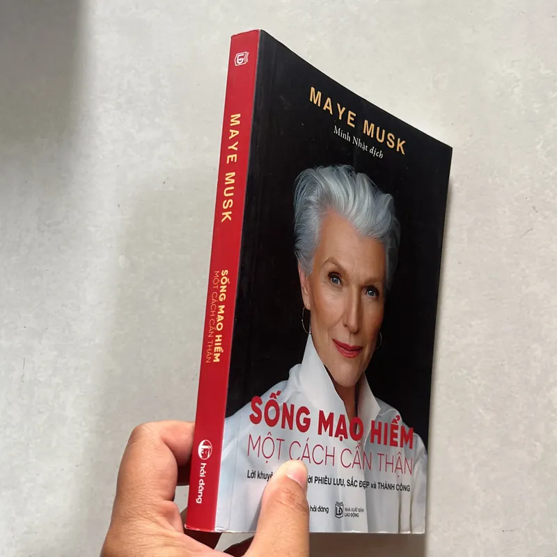 Sống mạo hiểm một cách cẩn thận - Maye Musk 575230
