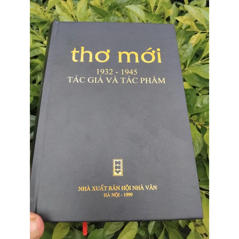Thơ mới 1932 - 1945 tác giả và tác phẩm  994763