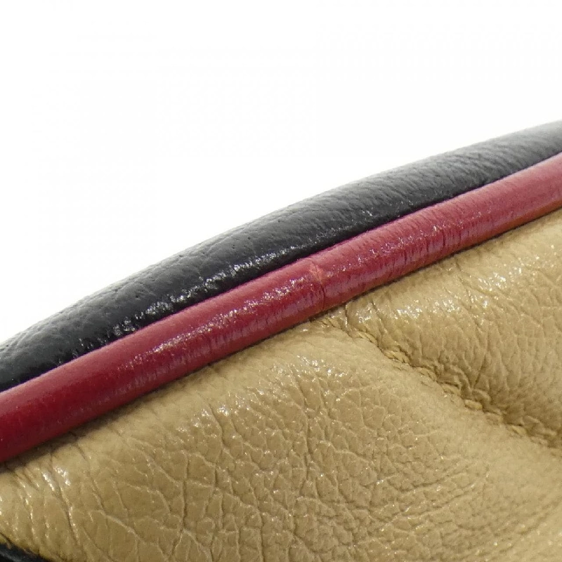 Túi xách vai GG MARMONT 573817 0OLQX của Gucci 613397