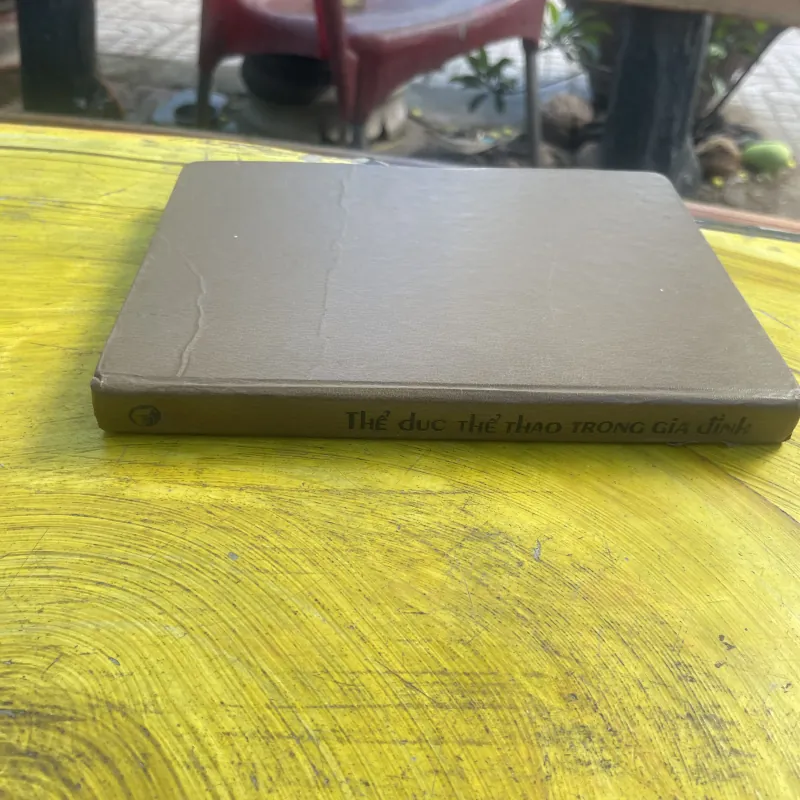 THỂ DỤC THỂ THAO TRONG GIA ĐÌNH bìa cứng in tại Liên Xô (cũ) 798907