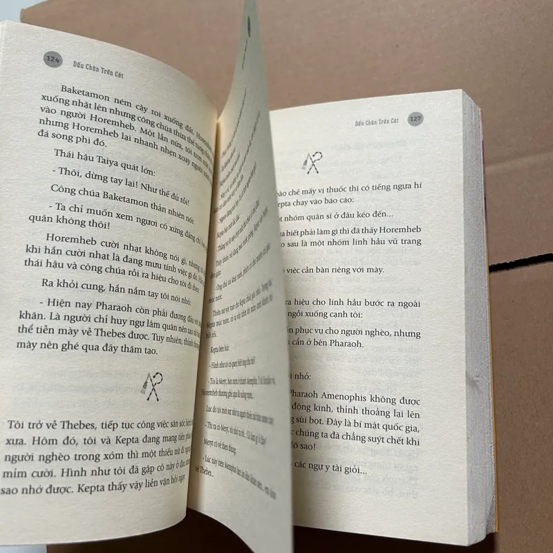 Dấu chân trên cát 604876