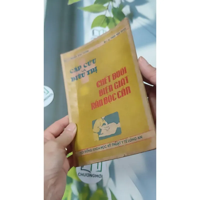 [XƯA] Cấp Cứu Và Điều Trị: Chết Đuối, Điện Giật, Rắn Độc Cắn (1982) - BS. Nguyễn Đình Thiêng - BS. Trần Văn Dược 776013