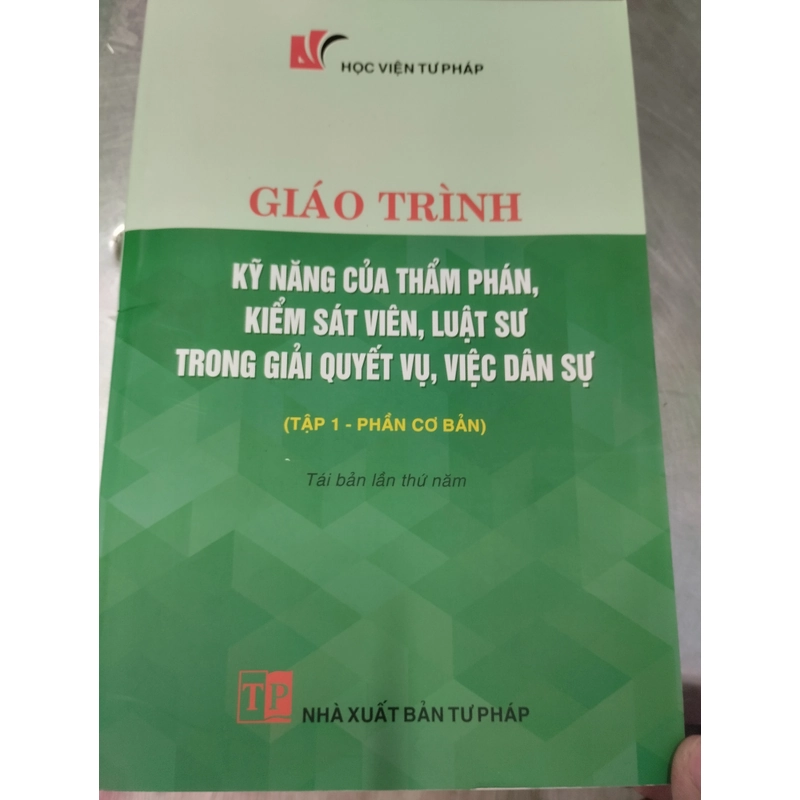 Giáo trình kỹ năng của thẩm phán, KSV, luật sư trong giải quyết vụ, việc dân sự 322353