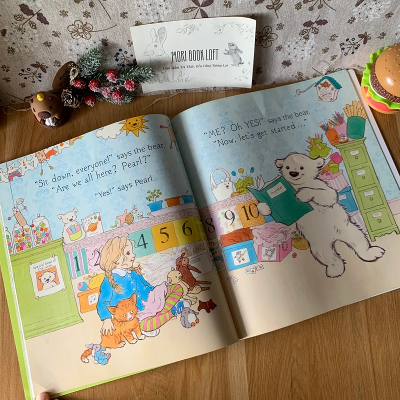 Sách tranh The Bear with Sticky Paws Goes to School, Used, Picture Book For Kids 444116
