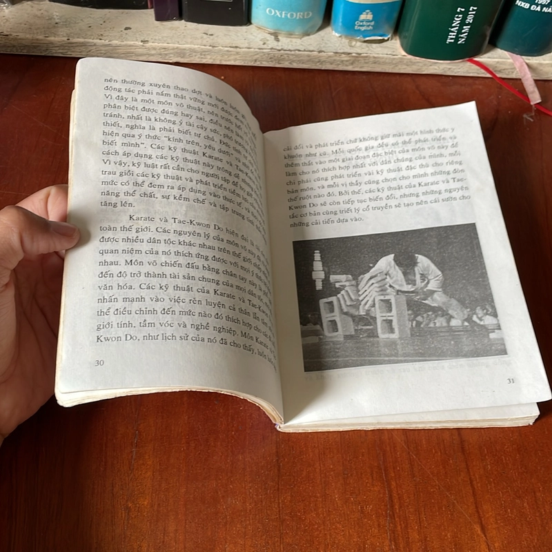II Sách Võ Thuật: Bí Quyết Taekwondo & Karate (Tập 1) - Vương Long - 1998 533775