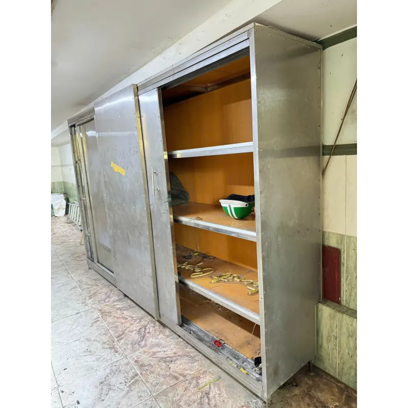 Tủ inox cỡ trung bề mặt sơn tĩnh điện, cửa trượt, có kệ trong 755578