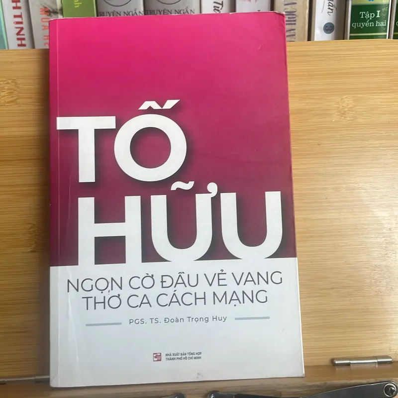 Tố Hữu Ngọn cờ Đầu vẻ vang Thơ Ca Cách Mạng 688387