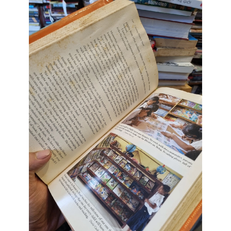 Creating Room To Read : A Story of Hope in the Battle for Global Literacy - John Wood 377085