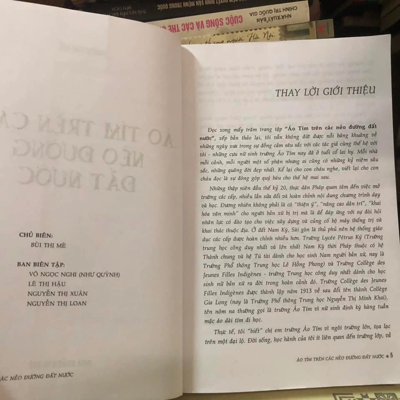 Sách Áo tím trên các nẻo đường đất nước - Nhiều tác giả, Bùi Thị Mè chủ biên 306651