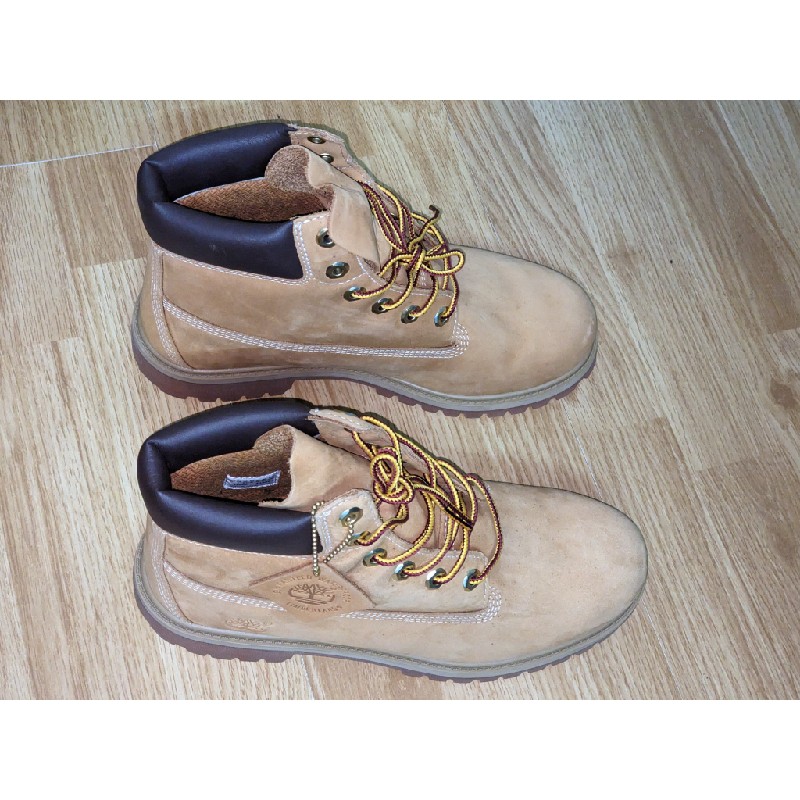 Timberland size 40. Giá 1.500.000 vnđ. Mới 100%. LH: 034510113 tám 19567