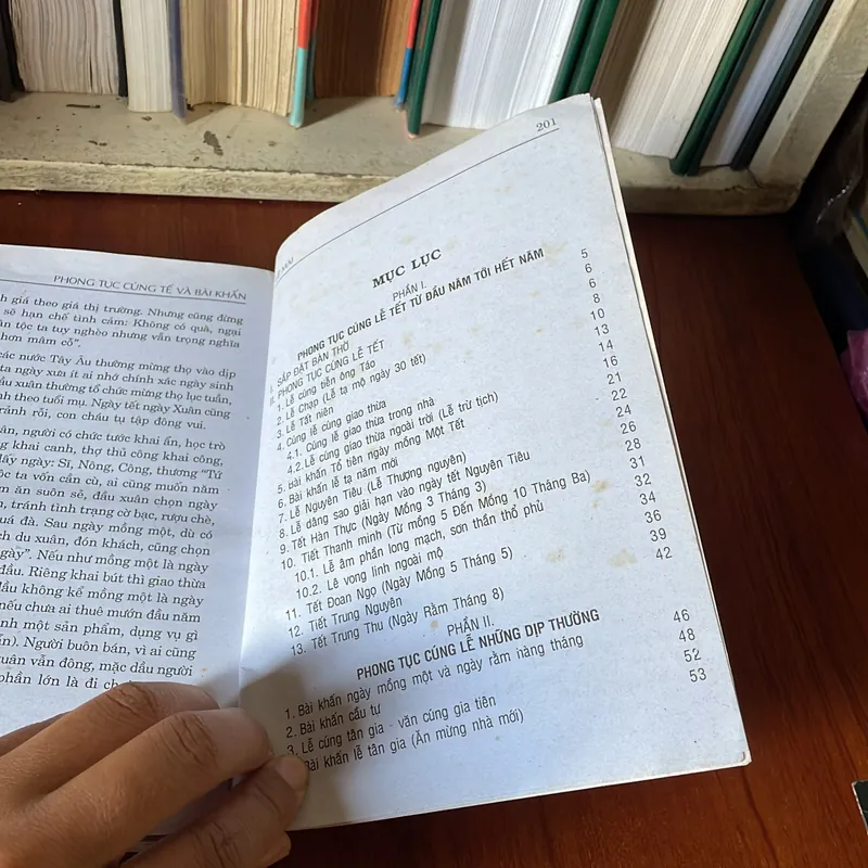 II Văn Khấn Cổ Truyền: Phong Tục Cúng Tế Và Bài Khấn - Lê Mai (Biên Soạn) 576519