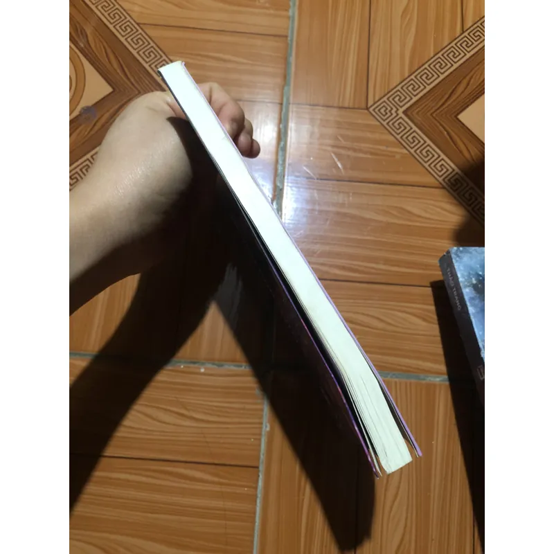 Tập truyện ngắn - Bóng Hoa - có chữ kí của tác giả - chỉ in 400 bản 713946