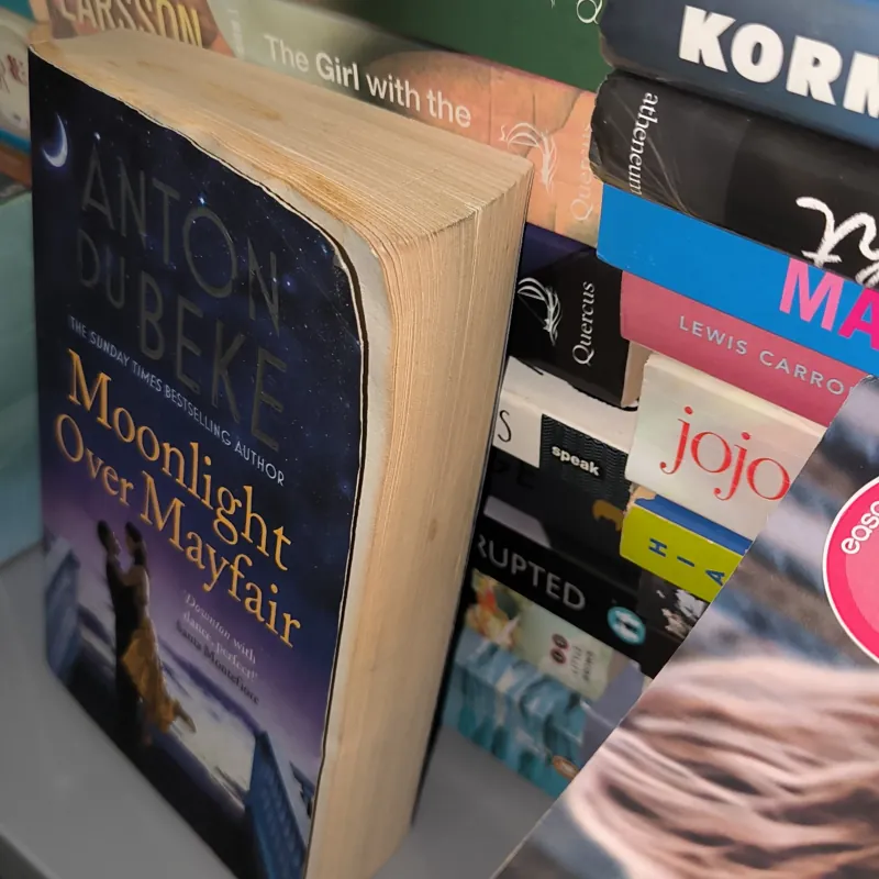 Ngoại văn cũ giá rẻ Moonlight over Mayfair 932834