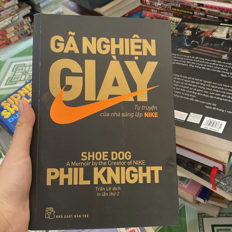 Gã nghiện giày  739401