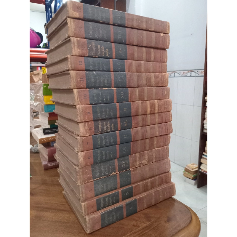 Compton's pictured encyclopedia, 1955 edition 500429