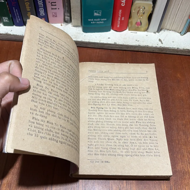 [Bìa Có Viết Vẽ] - II Lịch Sử, Văn Hoá: Huế Giữa Chúng Ta - Lê Văn Hảo - 1984 797145