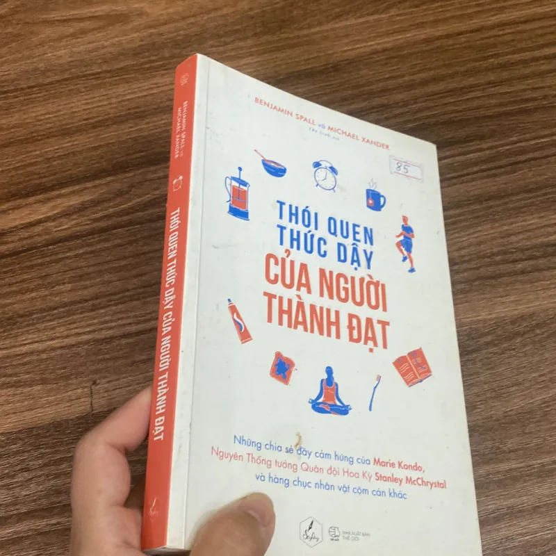 sách THÓI QUEN THỨC DẬY CỦA NGƯỜI THÀNH ĐẠT- Benjamin Spall , Michael Xander 386217