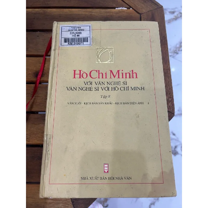 Hồ Chí Minh với văn nghệ sĩ – Văn nghệ sĩ với Hồ Chí Minh (Tập 8) – NXB Hội nhà văn 594129