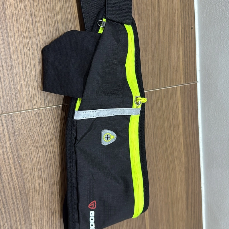 Túi đeo hông chạy bộ goodfit có chỗ đựng chai nước new 100% 527048