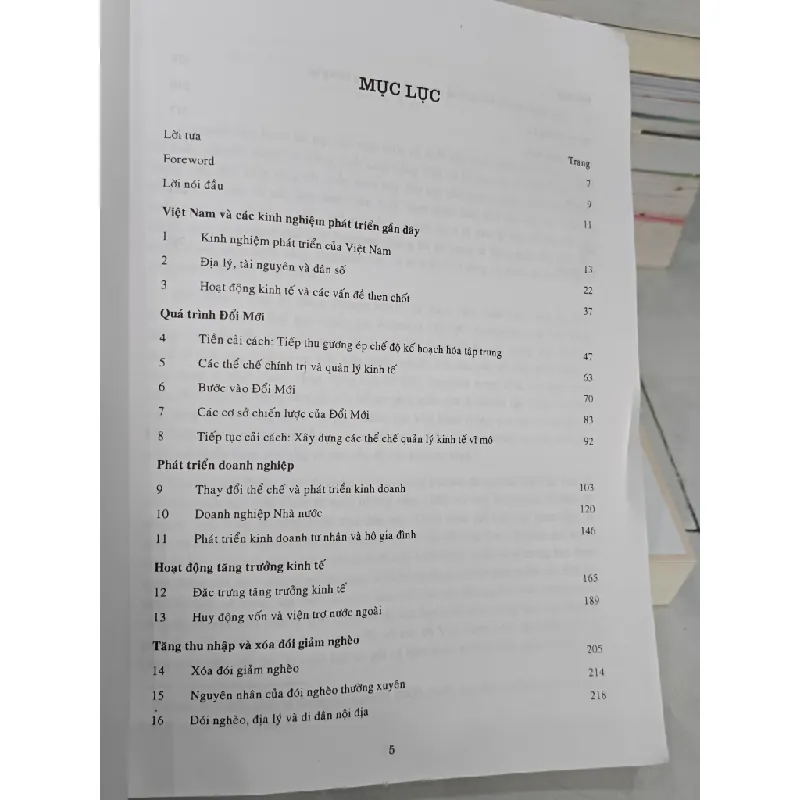 Việt Nam: Con hổ đang chuyển mình ? - Brian Van Arkadie & Raymond Mallon (Trần Thị Mai Khoa, Hoàng Gia Hải Hoàng dịch) 688015