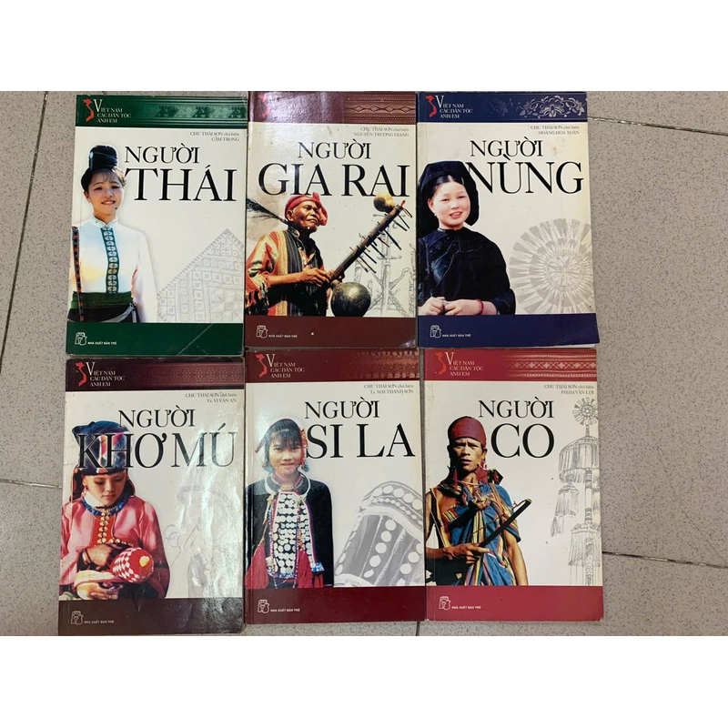 NGƯỜI NÙNG - NGƯỜI THÁI- NGƯỜI GIA RAI- NGƯỜI KHƠ MÚ- NGƯỜI SI LA- NGƯỜI CO (COMBO 6 CUỐN) 501696