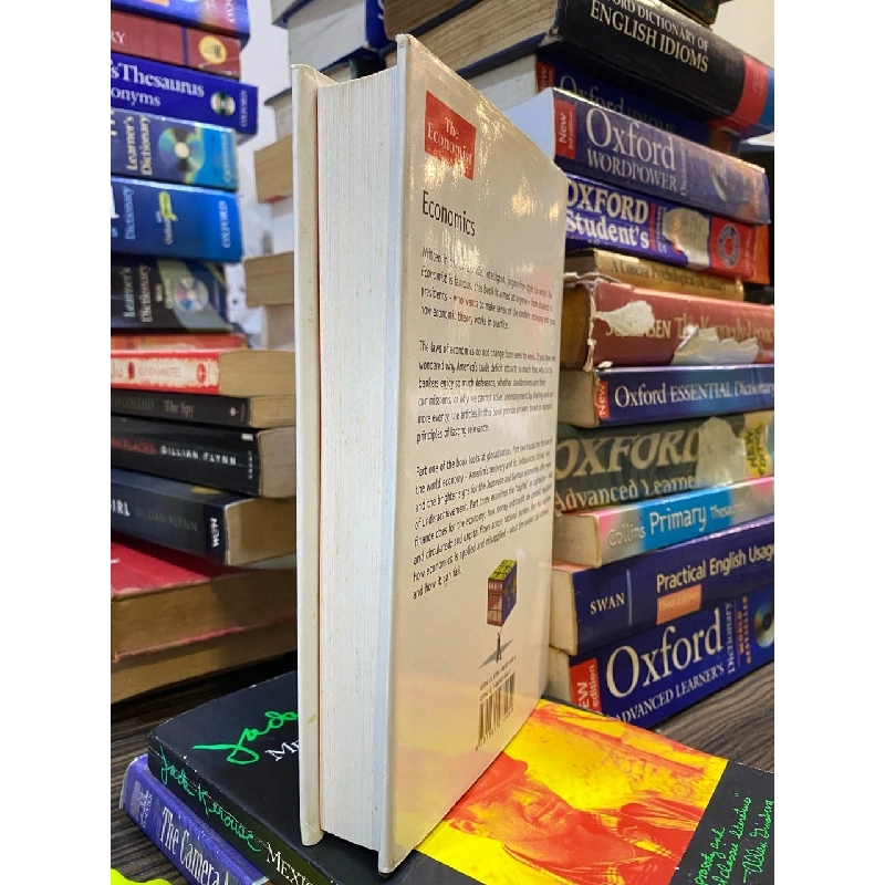 Economics: Making Sense of the Modern Economy, 2nd edition 573743