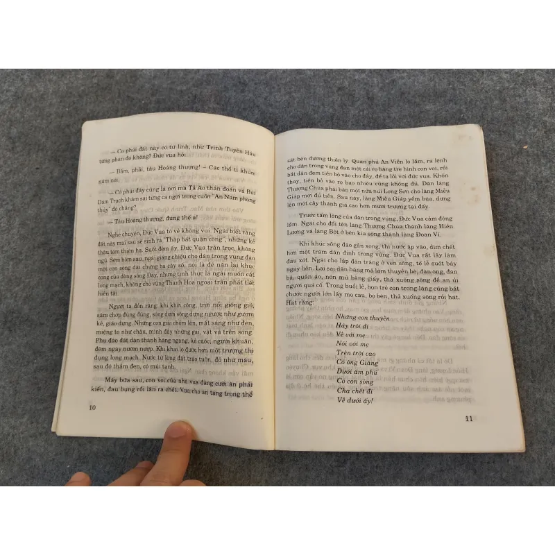 ĐỒNG DAO THỜI CHIẾN TRANH - VĂN LÊ 697717