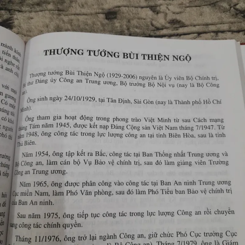 Các vị tướng CÔNG AN NHÂN DÂN- Khí phách và Những chiến công. Bs. Quý Long & Kim Thư 788597