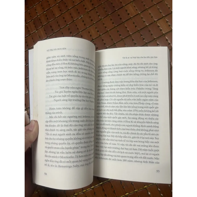 Vũ trụ và hoa sen - Trịnh Xuân Thuận 992265