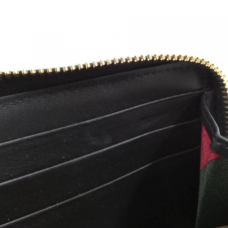 Ví GG EMBLEM 819122 FAD6L của Gucci 622620